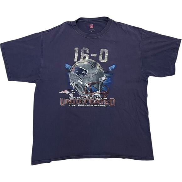 New England Patriots Helmet 2007 16-0 NFL Vintage Tee - Picture 1 of 3